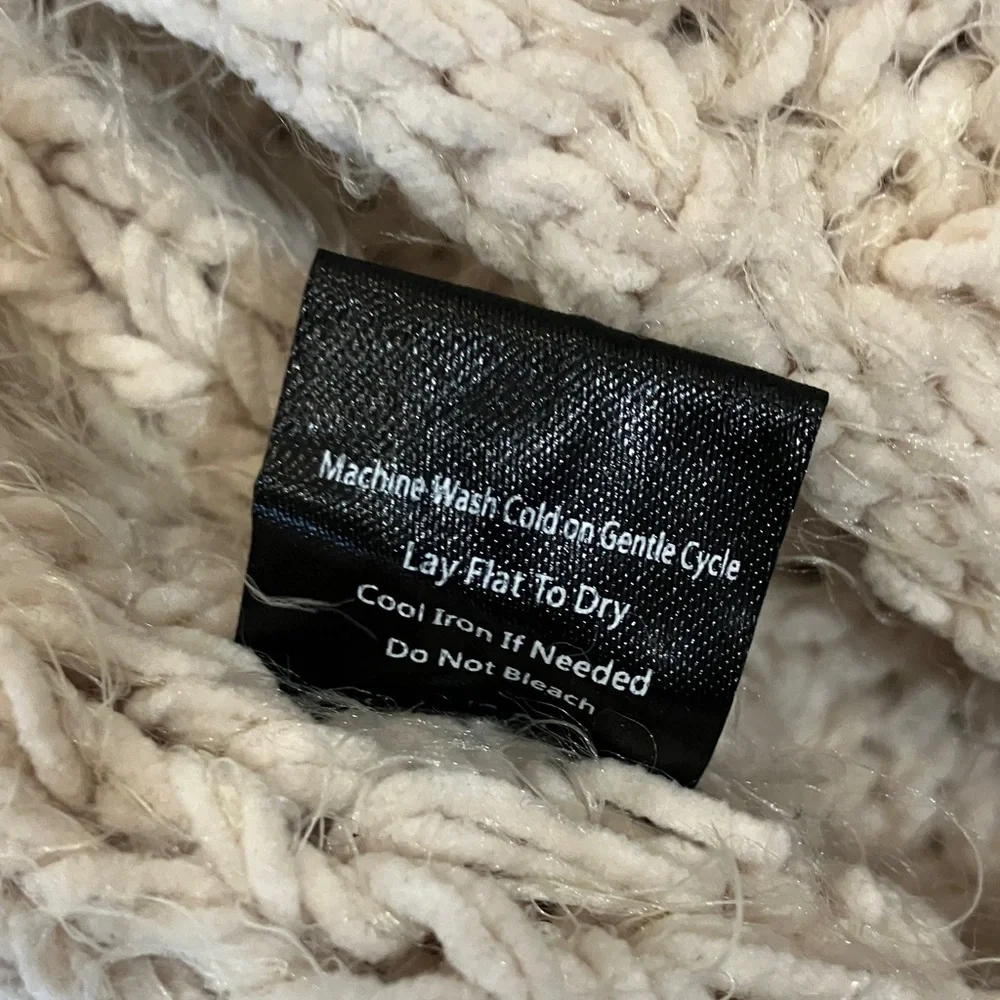 POL small wm’s oversized Cream Cable Knit Cardigan - FLAWED - Picture 4 of 16